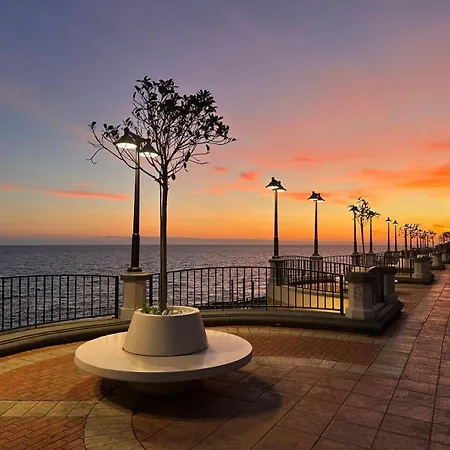 Seafront Balcony Apartment *