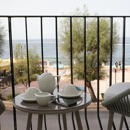 Apartment Seafront Balcony *