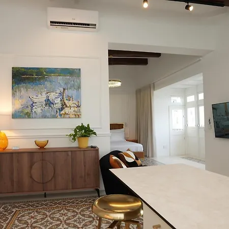 Seafront Balcony Apartment *