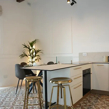 Seafront Balcony Apartman *