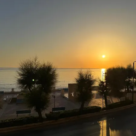 아파트 Seafront Balcony 슬리에마