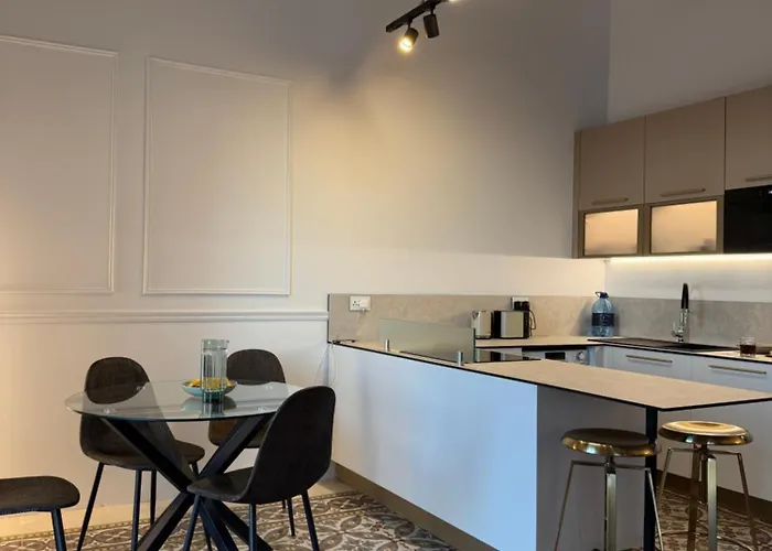 Seafront Balcony Apartment *