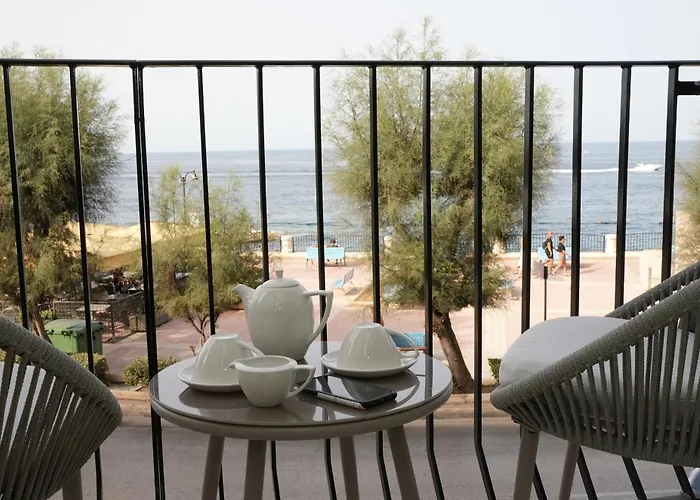 Apartment Seafront Balcony *