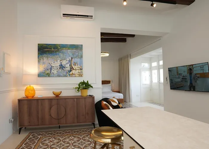 Seafront Balcony Apartment *