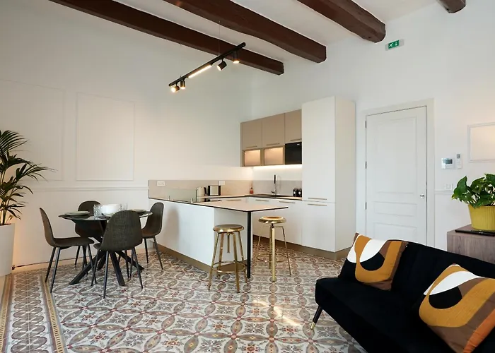 Seafront Balcony Apartment *