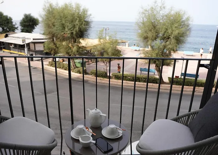 Seafront Balcony Apartment *